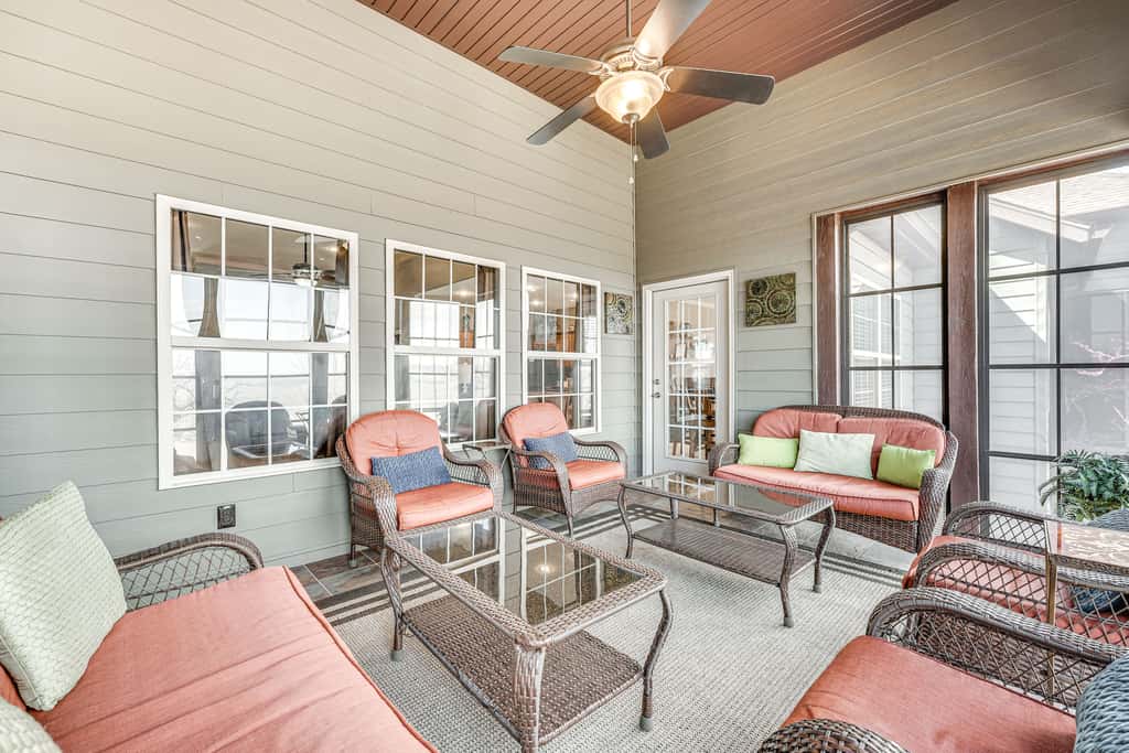 Relax Fireside: Branson West Gem w/ Hot Tub Access