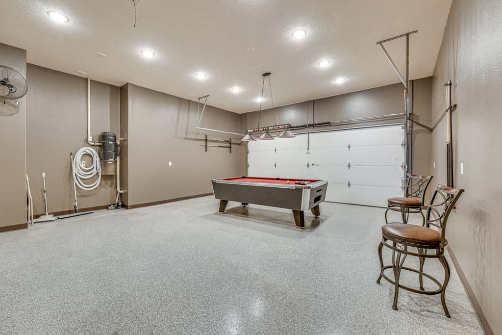 Relax Fireside: Branson West Gem w/ Hot Tub Access