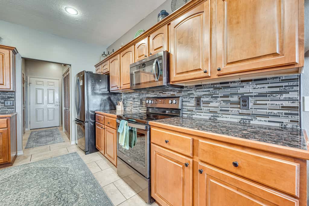 Relax Fireside: Branson West Gem w/ Hot Tub Access