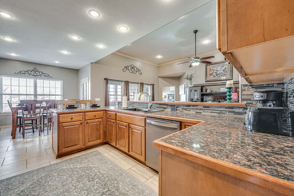 Relax Fireside: Branson West Gem w/ Hot Tub Access
