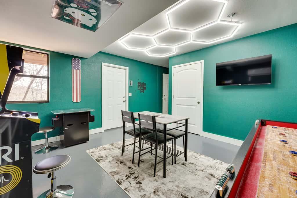 Pet-Friendly Branson Area Home: Hot Tub, Game Room