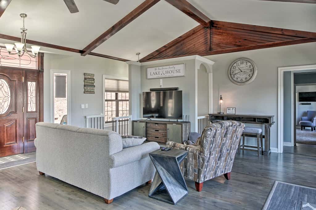 Pet-Friendly Branson Area Home: Hot Tub, Game Room