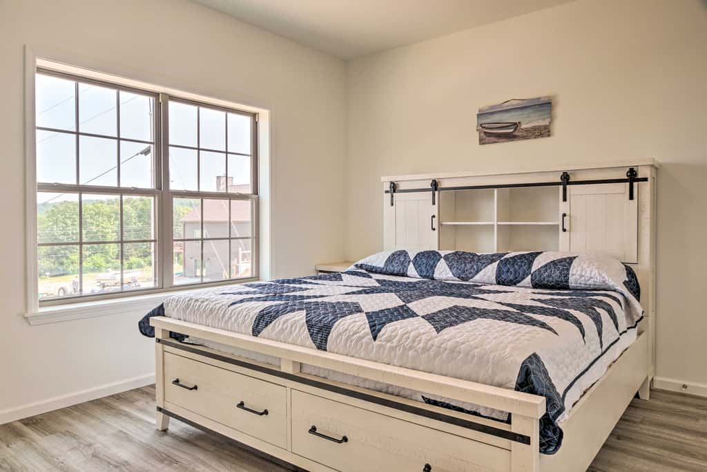 Updated Cabin w/ Direct Lake Access & Pool!