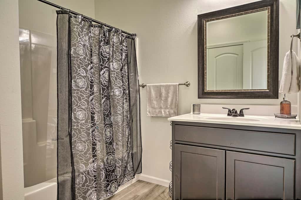 Updated Cabin w/ Direct Lake Access & Pool!