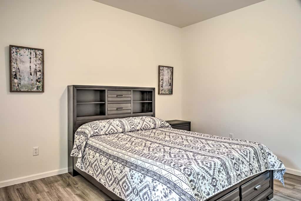 Updated Cabin w/ Direct Lake Access & Pool!