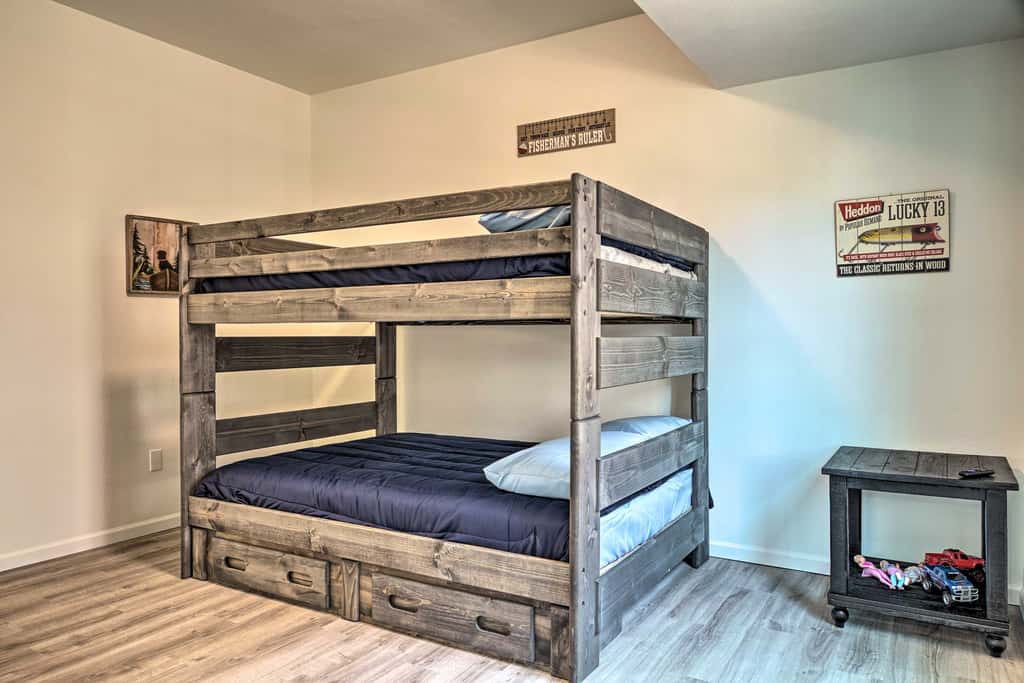 Updated Cabin w/ Direct Lake Access & Pool!