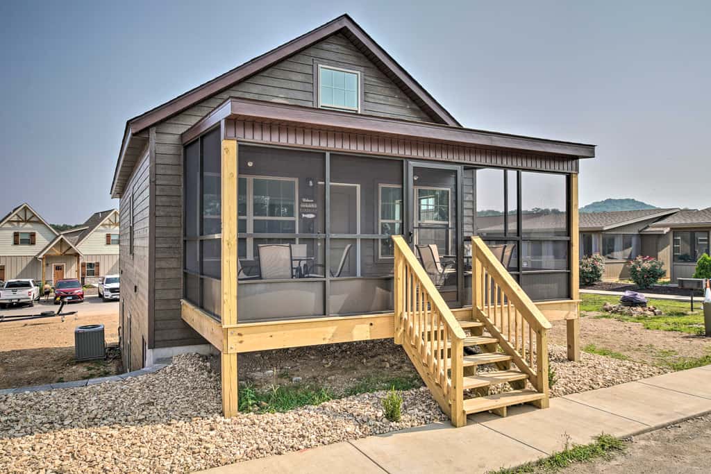 Updated Cabin w/ Direct Lake Access & Pool!