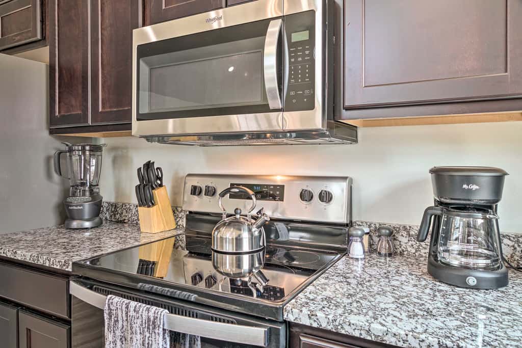 Updated Cabin w/ Direct Lake Access & Pool!
