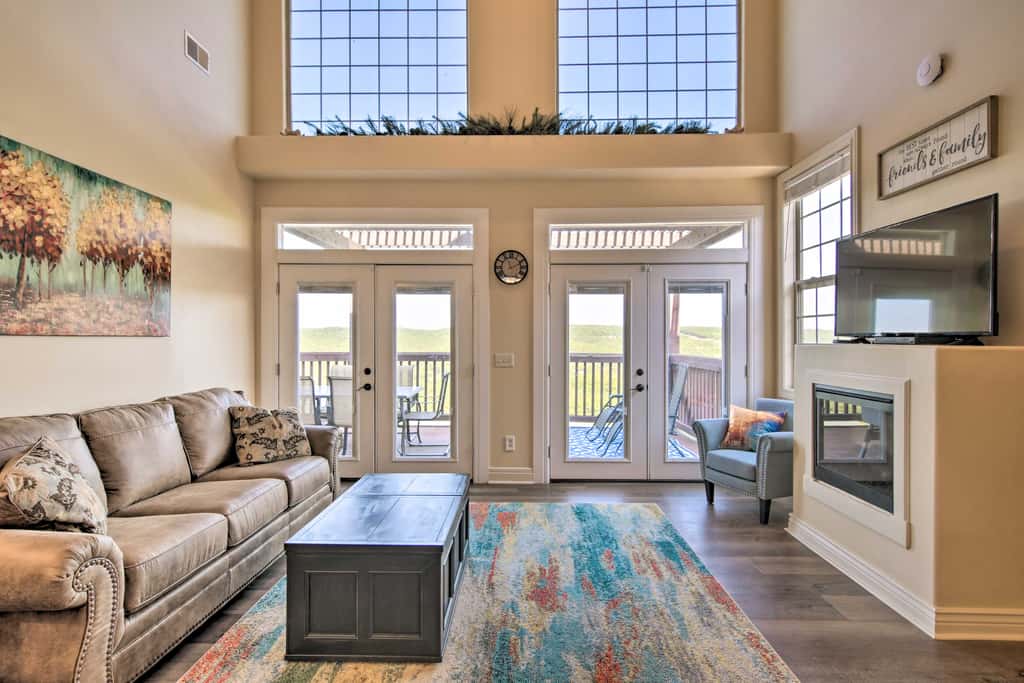 Luxe Mtn-View Condo in Branson w/ Hot Tub Access!