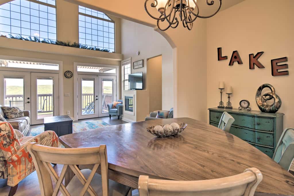 Luxe Mtn-View Condo in Branson w/ Hot Tub Access!