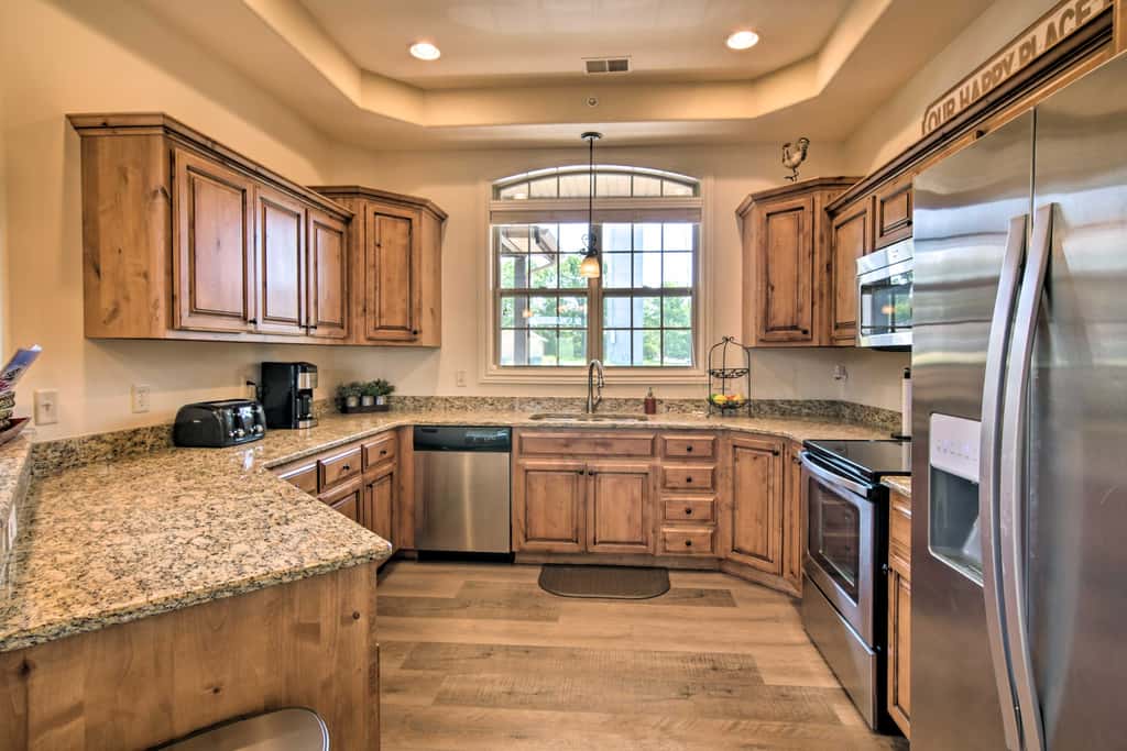 Luxe Mtn-View Condo in Branson w/ Hot Tub Access!