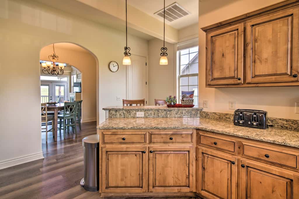 Luxe Mtn-View Condo in Branson w/ Hot Tub Access!