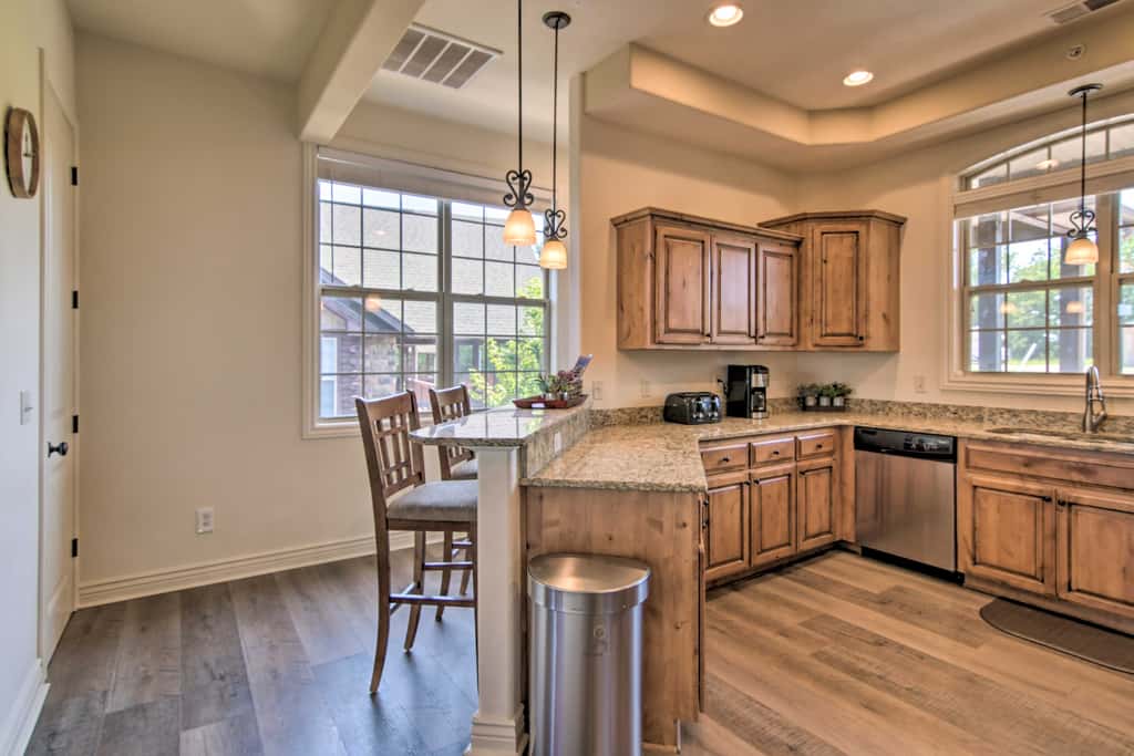 Luxe Mtn-View Condo in Branson w/ Hot Tub Access!