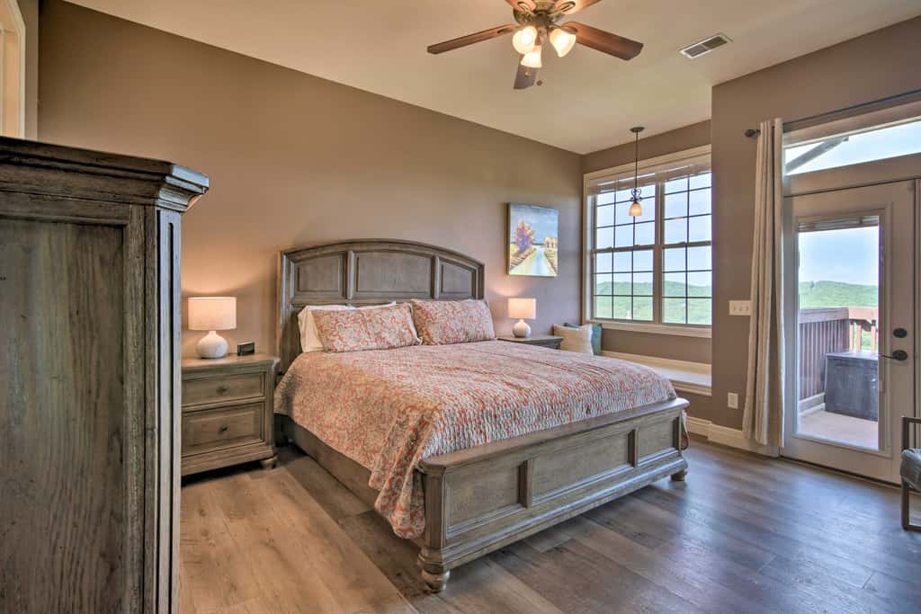 Luxe Mtn-View Condo in Branson w/ Hot Tub Access!