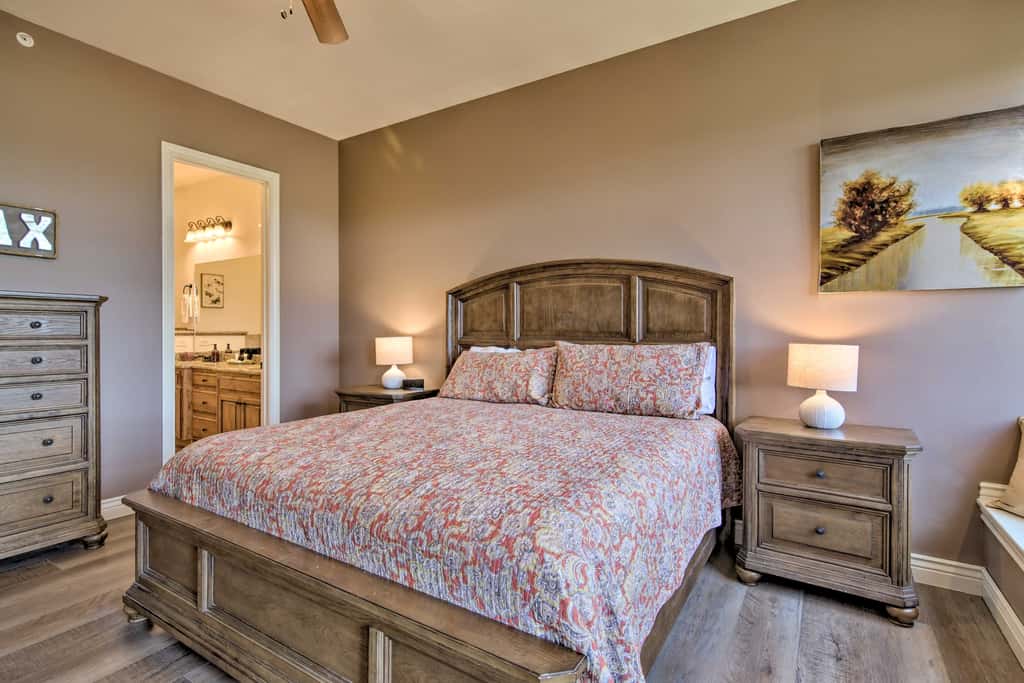 Luxe Mtn-View Condo in Branson w/ Hot Tub Access!