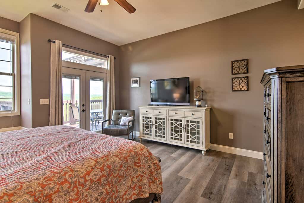 Luxe Mtn-View Condo in Branson w/ Hot Tub Access!
