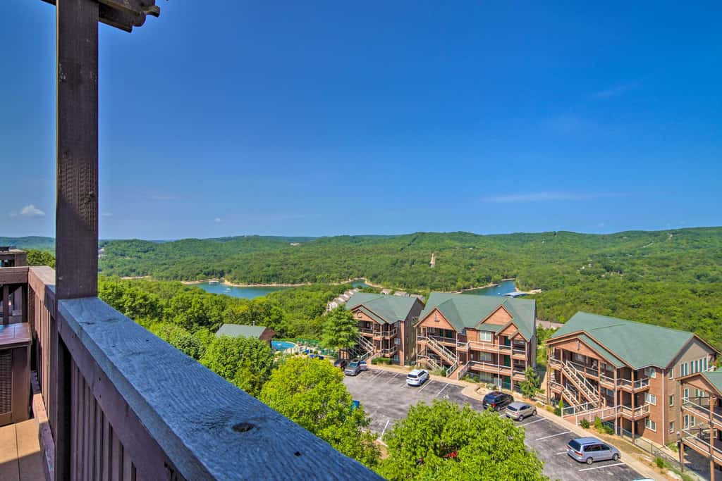 Luxe Mtn-View Condo in Branson w/ Hot Tub Access!