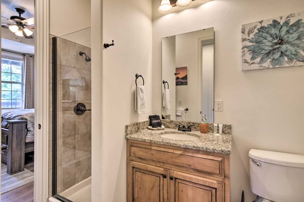 Luxe Mtn-View Condo in Branson w/ Hot Tub Access!