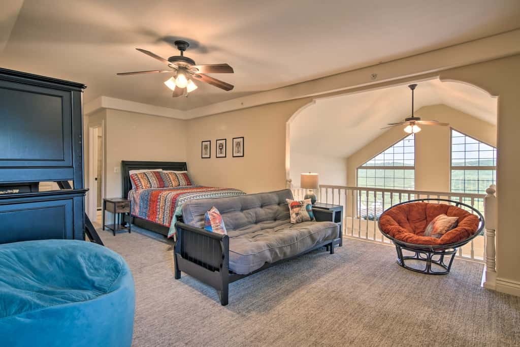 Luxe Mtn-View Condo in Branson w/ Hot Tub Access!