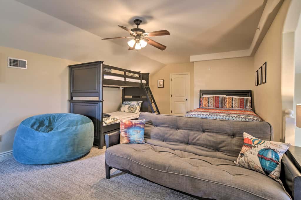 Luxe Mtn-View Condo in Branson w/ Hot Tub Access!