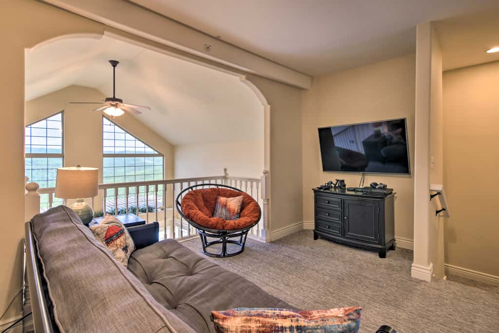 Luxe Mtn-View Condo in Branson w/ Hot Tub Access!