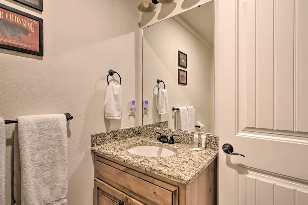Luxe Mtn-View Condo in Branson w/ Hot Tub Access!