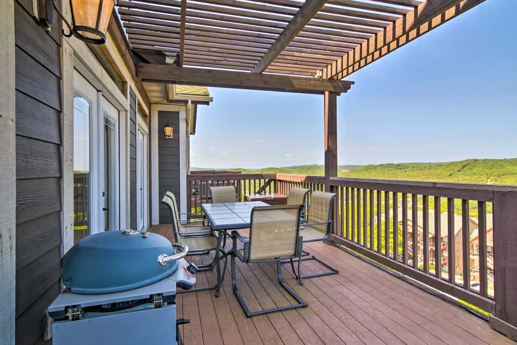 Luxe Mtn-View Condo in Branson w/ Hot Tub Access!
