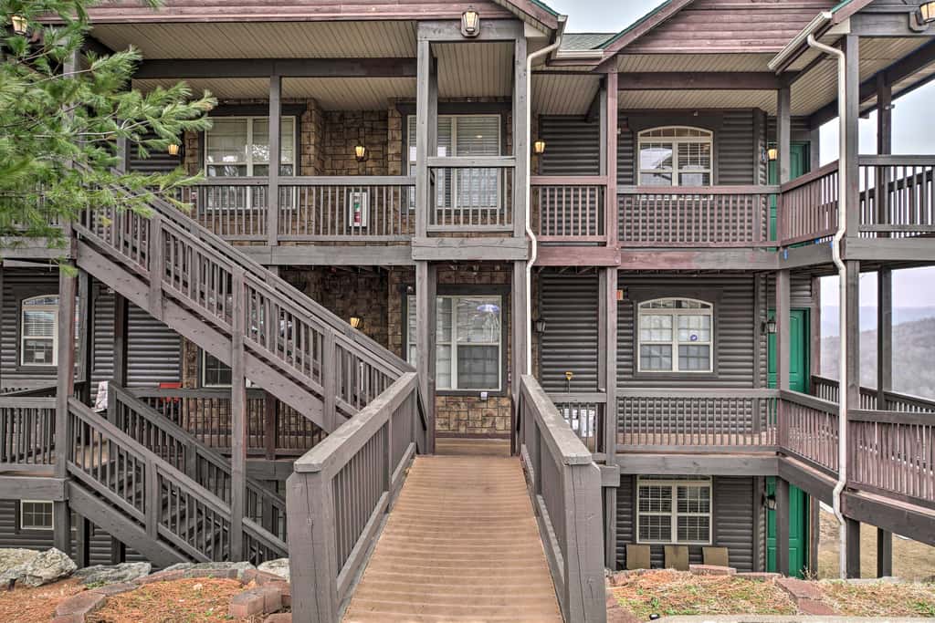 Luxe Mtn-View Condo in Branson w/ Hot Tub Access!