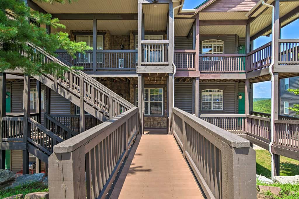 Luxe Mtn-View Condo in Branson w/ Hot Tub Access!