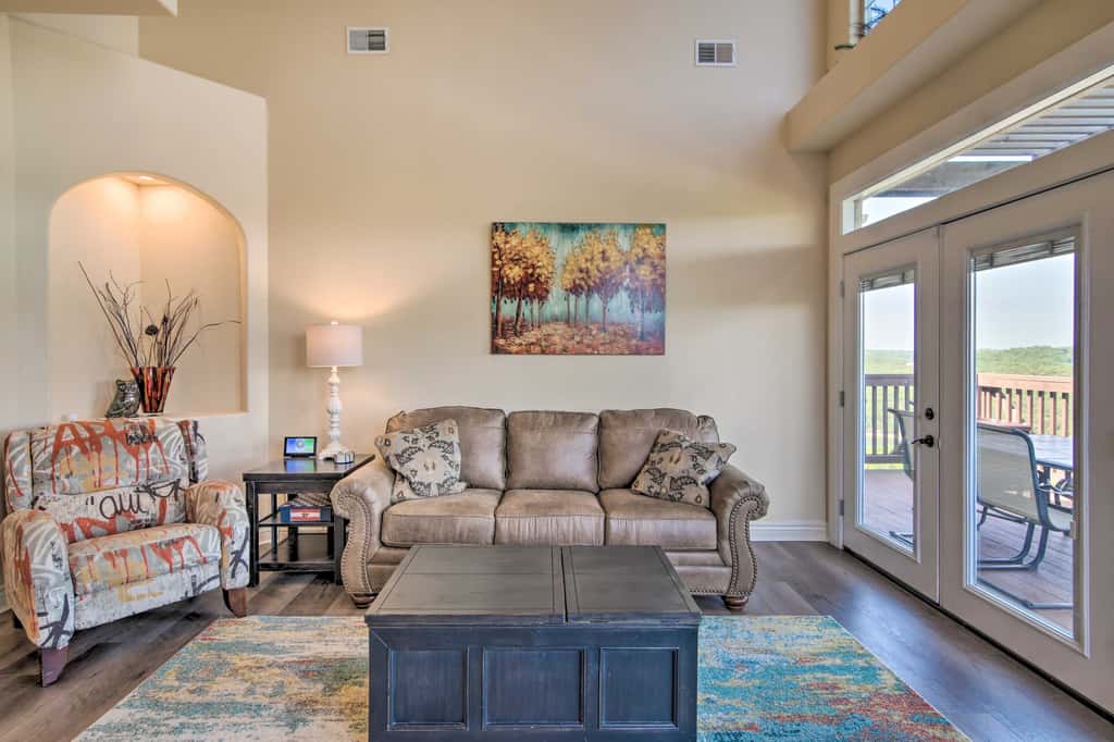 Luxe Mtn-View Condo in Branson w/ Hot Tub Access!