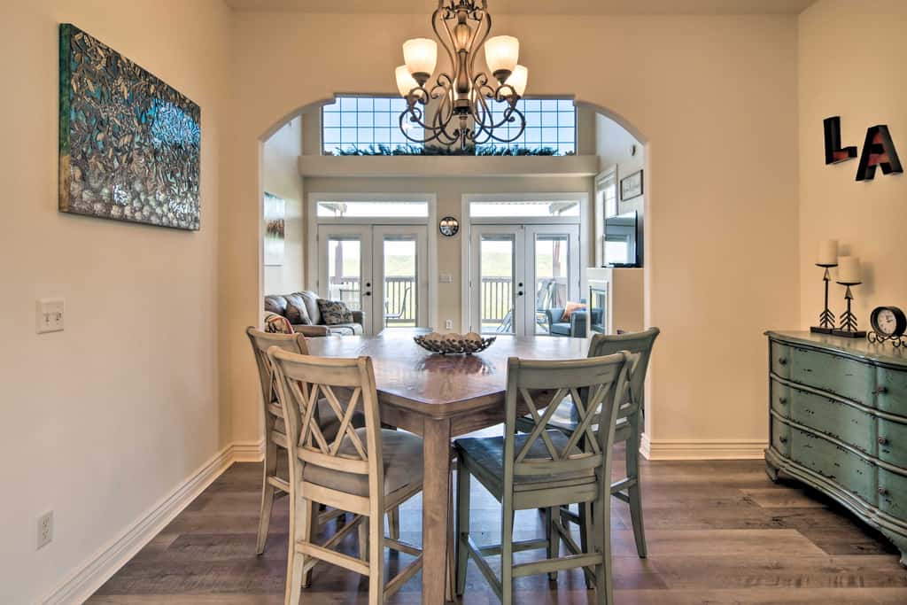 Luxe Mtn-View Condo in Branson w/ Hot Tub Access!
