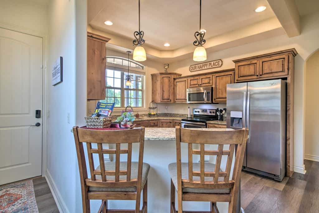 Luxe Mtn-View Condo in Branson w/ Hot Tub Access!