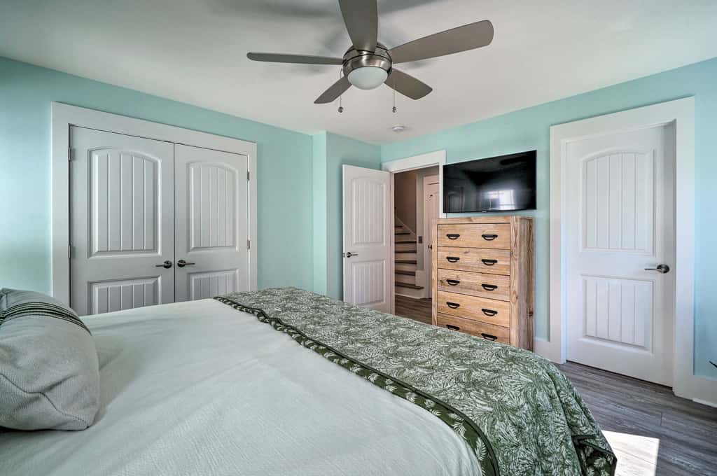 Kure Beach Townhome: Short Walk to the Beach!