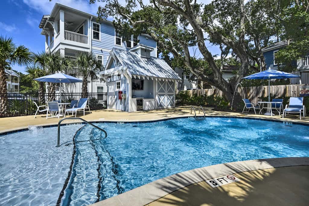 Kure Beach Townhome: Short Walk to the Beach!
