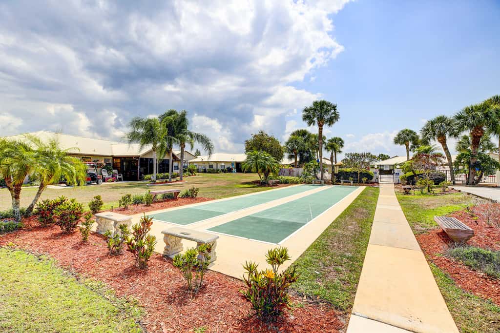 Screened Patio & Grill at Sebring Resort Community