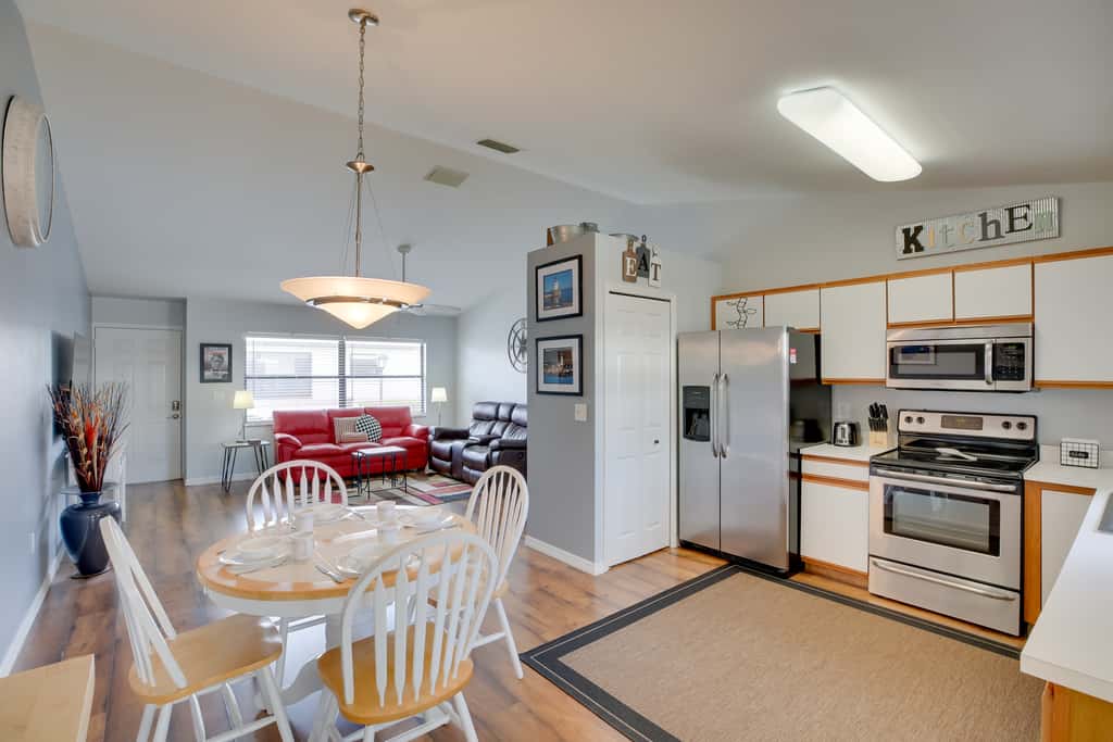 Screened Patio & Grill at Sebring Resort Community