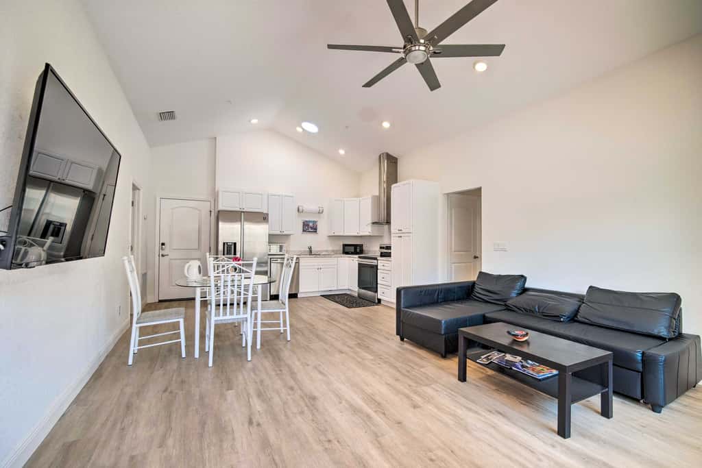 Sleek Tavares Condo 3 Miles to Downtown