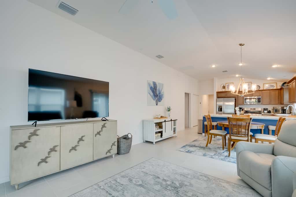 Lanai & Resort Amenities: The Villages Getaway