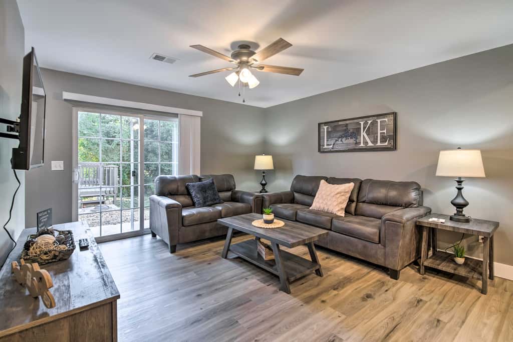 Pet-Friendly Abode, Walk to Table Rock Lake!