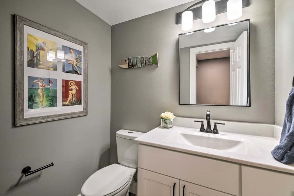 Pet-Friendly Abode, Walk to Table Rock Lake!