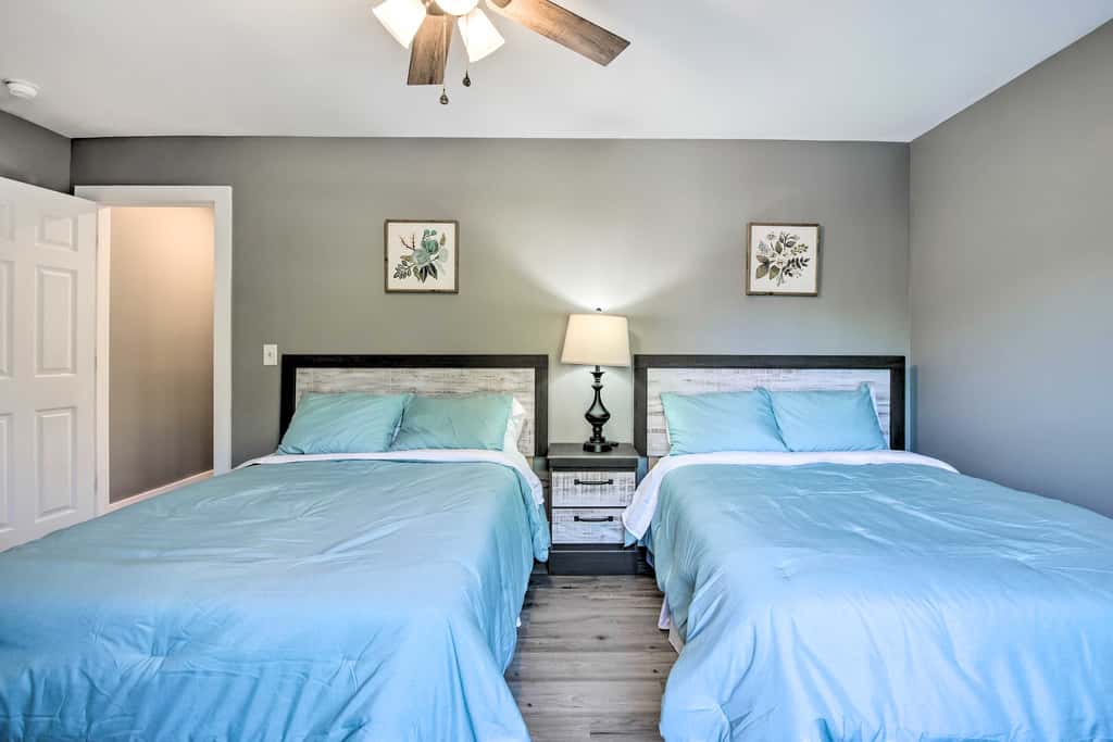 Pet-Friendly Abode, Walk to Table Rock Lake!