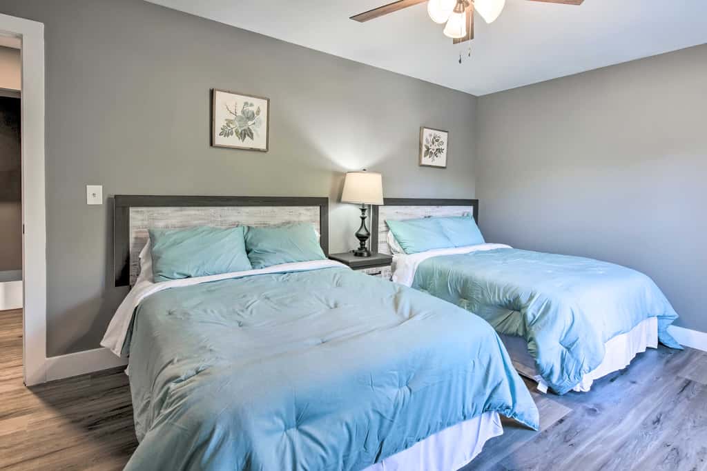 Pet-Friendly Abode, Walk to Table Rock Lake!