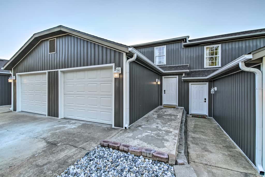 Pet-Friendly Abode, Walk to Table Rock Lake!