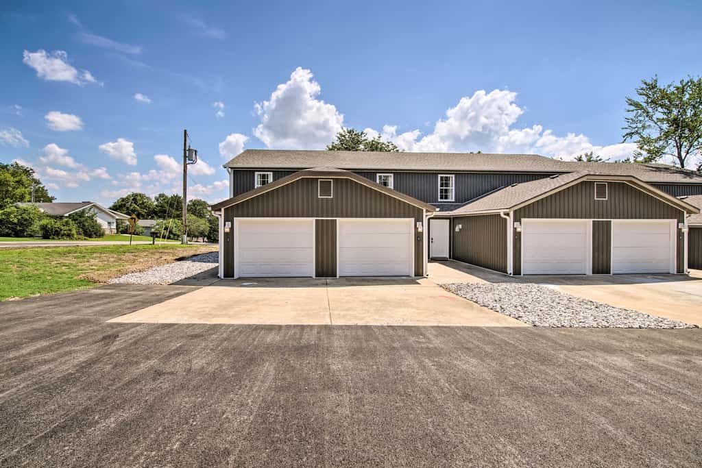 Pet-Friendly Abode, Walk to Table Rock Lake!