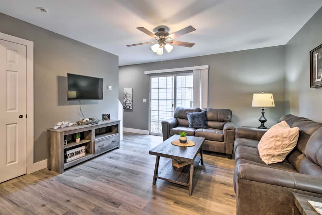 Pet-Friendly Abode, Walk to Table Rock Lake!