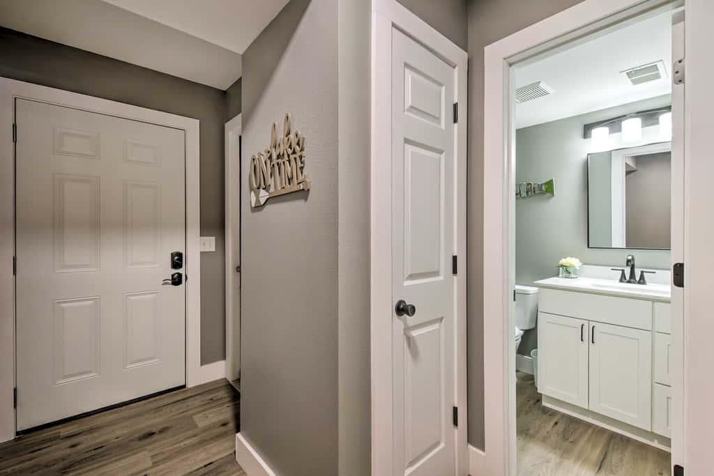 Pet-Friendly Abode, Walk to Table Rock Lake!