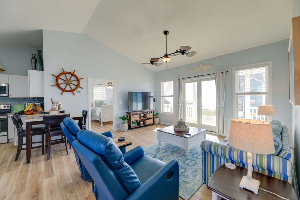 Waterview Home w/ Sunset & Lighthouse Views