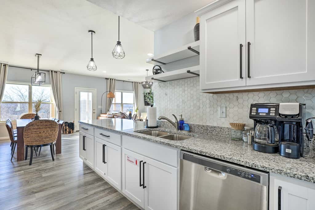 Reeds Spring Condo ~ 3 Mi to Silver Dollar City!