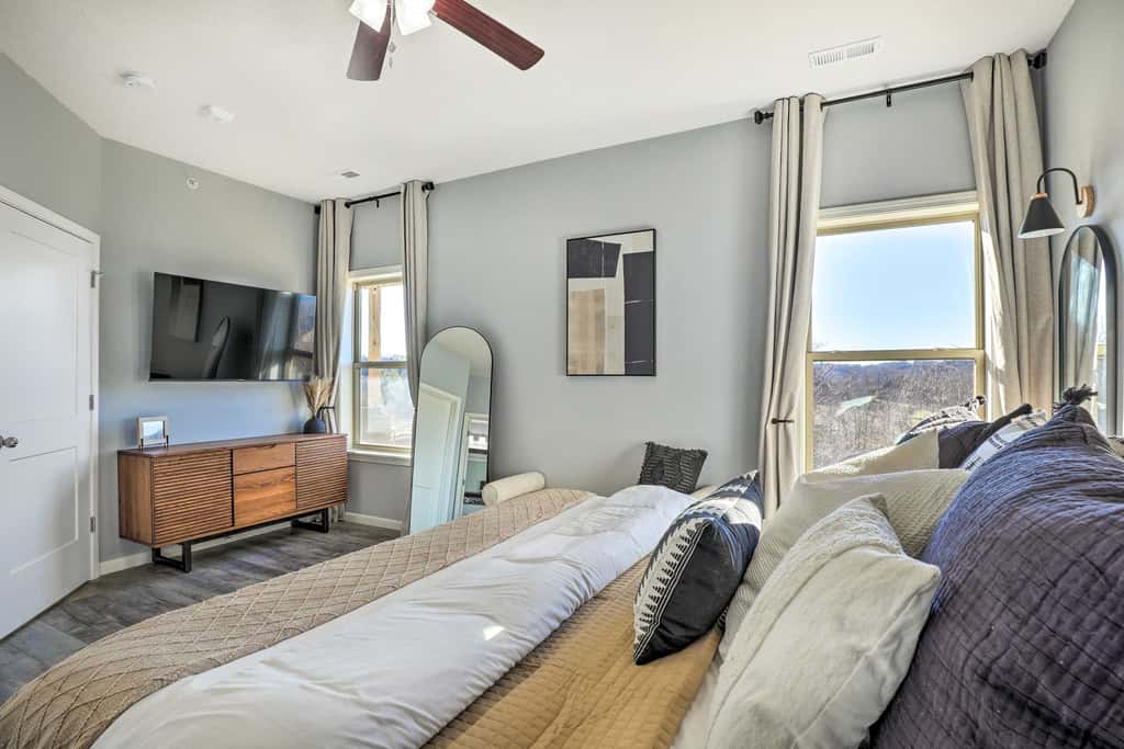 Reeds Spring Condo ~ 3 Mi to Silver Dollar City!