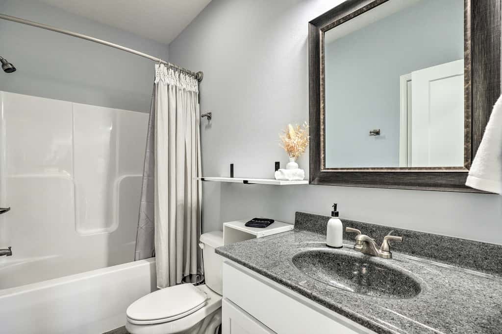 Reeds Spring Condo ~ 3 Mi to Silver Dollar City!